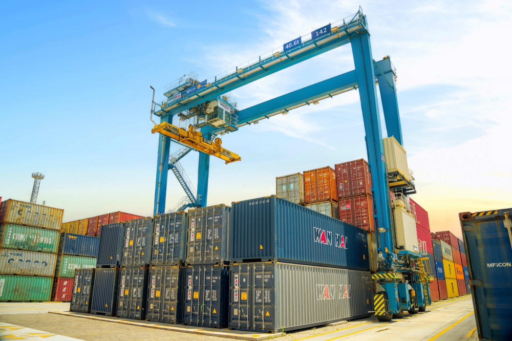 GENMA品牌獲東南亞市場(chǎng)4臺(tái)混合動(dòng)力輪胎吊新訂單(圖1)