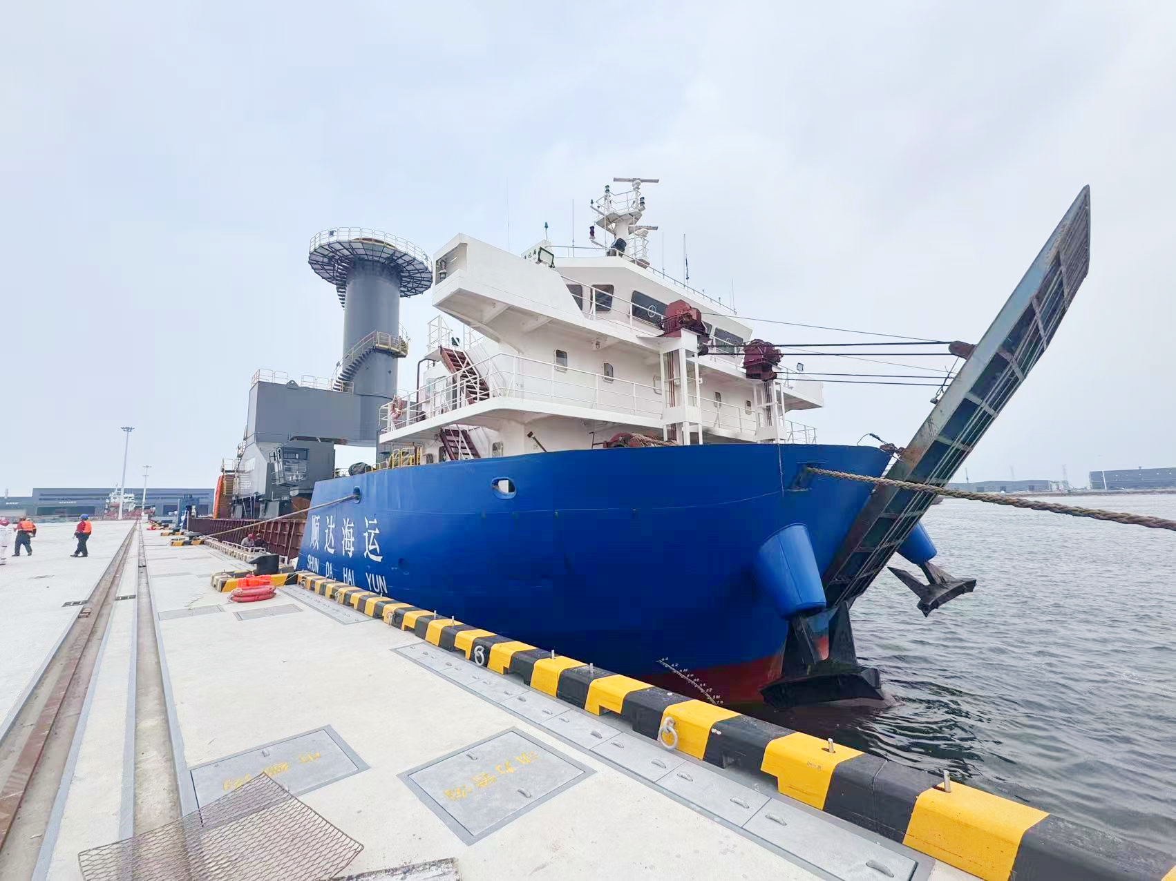 潤邦智裝碼頭迎來首艘船舶靠泊，GENMA通州灣制造基地發運能力實現重大突破(圖2)