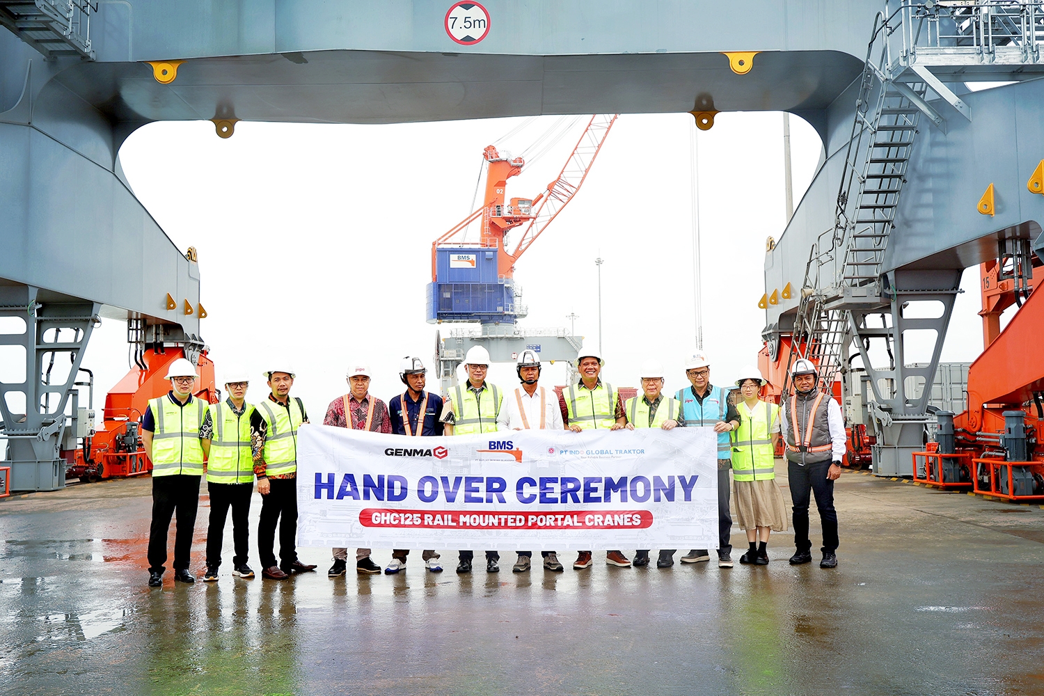GENMA交付BMS兩臺移動式港口起重機(圖1) GENMA交付BMS兩臺移動式港口起重機(圖1)